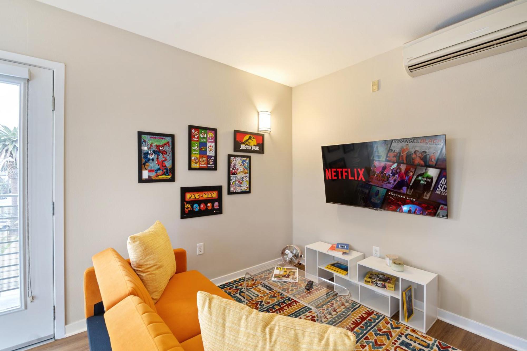 Apartment Artistic In Downtown Sm With Breathtaking Skyline View